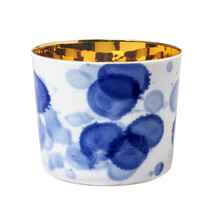 SIP OF GOLD – Pocal de șampanie DROPS cu exterior alb și cobalt abstract și interior placat cu aur de 24K