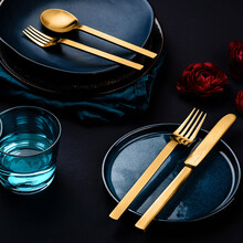 STILE ORO by Pininfarina – Tacâmuri aurii din inox 18/10