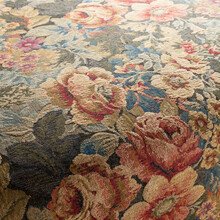 TREMEZZO - tapițerie tip goblen cu trandafiri inspirați din tapiseriile franceze secol XVII: