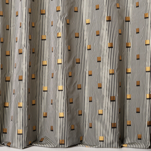 SHIMA – Draperie tafta cu dungi fine și pătrate „lancé découpé” în stil urban