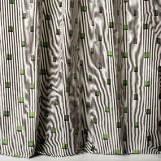 SHIMA – Draperie tafta cu dungi fine și pătrate „lancé découpé” în stil urban