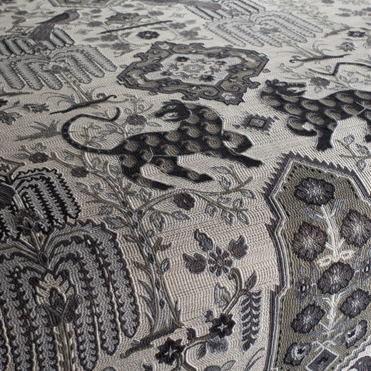 STUNNING BEAUTY – Tapițerie cu motive caucaziene din vâscoză