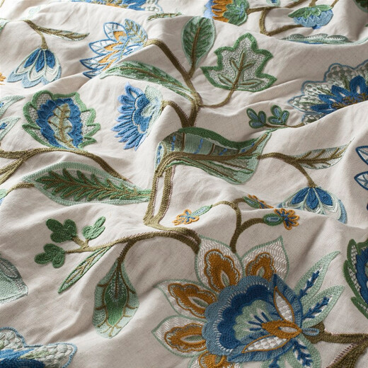 LAND OF ART – Țesătură pentru draperie brodată cu motive florale