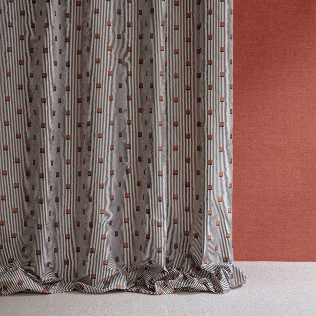 SHIMA – Draperie tafta cu dungi fine și pătrate „lancé découpé” în stil urban