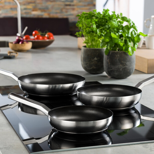 STILE – Tigaie din inox 20 cm by Pininfarina