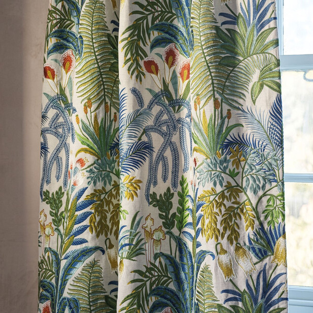 CALLA LILY – Draperie brodată cu motiv floral de mari