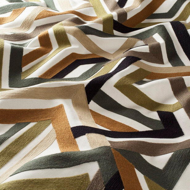 EDGE OF HEAVEN – Draperie brodată cu motive geometrice