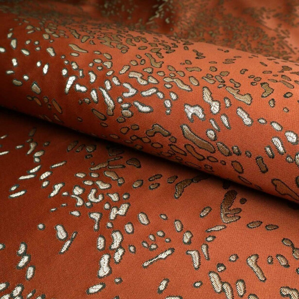 NUÉES – Țesătură satinata cu motive aerate inspirate de nori