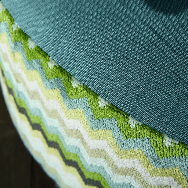 MOOD BOOSTER - Tapiterie cu motive bargello