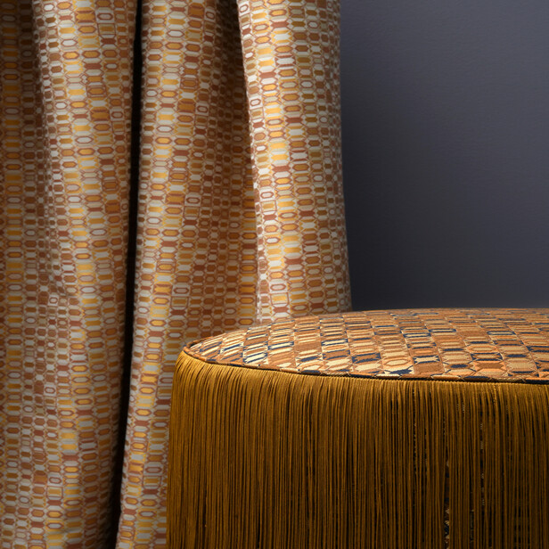 KHAN – țesătură jacquard inspirată de ornamente nepaleze pentru tapițerie elegantă