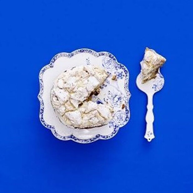 Platou cu picior pentru aperitive sau prajituri ROYAL WHITE